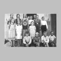 028-0067 Schueler der Volksschule Gross Keylau im Jahre 1936-37 waehrend eines Schulausfluges auf die Kurische Nehrung nach Rossitten..jpg
